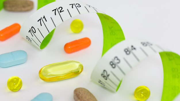 Измерительная лента таблетки концепции здоровья и потери веса