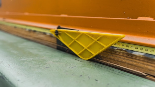 Photo measuring tape on the wood thing to measure the length workshop