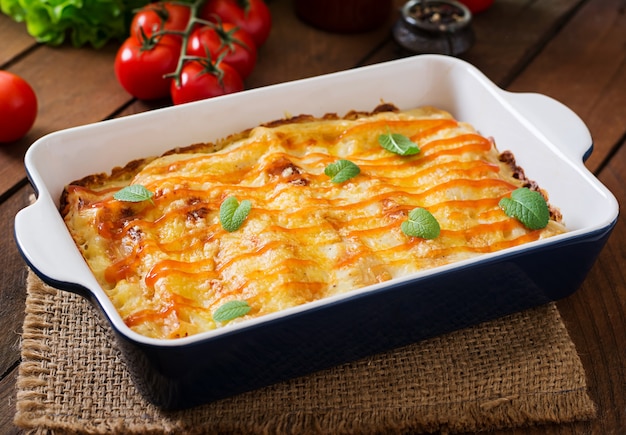 Meat cannelloni sauce bechamel