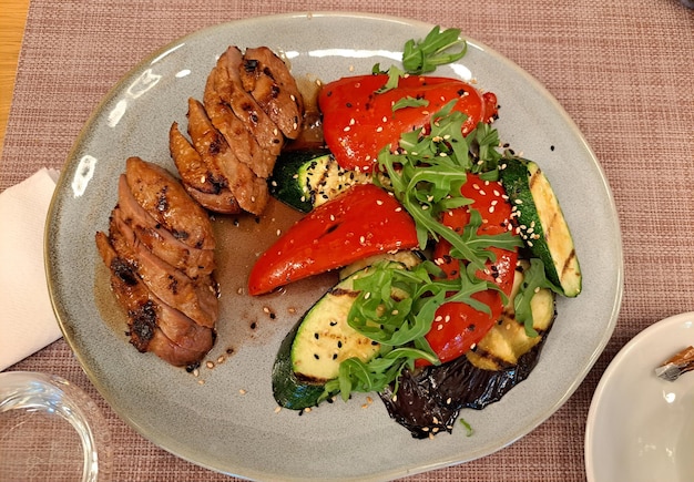 Photo meat and grilled vegetables