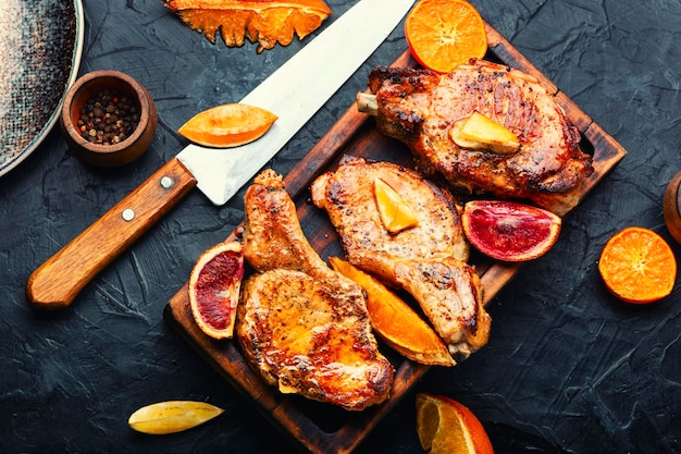 Meat grilled with citrus fruits