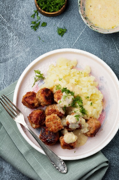 Polpette di carne con purè di patate