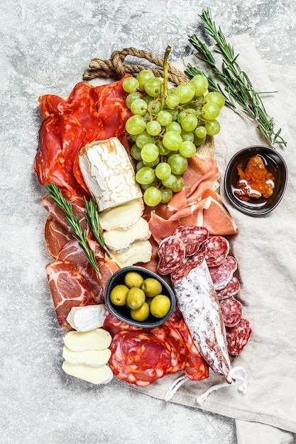 Meat platter of traditional Spanish food