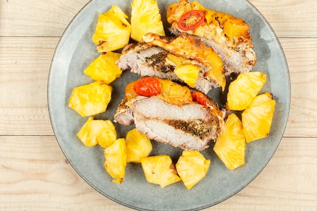 Photo meat roasted with fresh pineapple on wooden rustic background