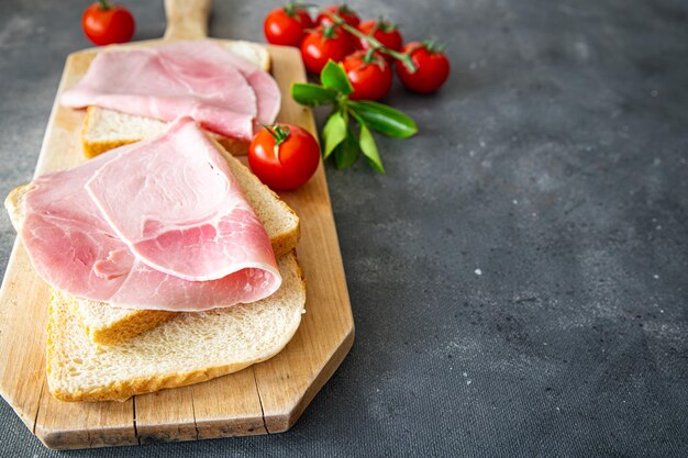 肉サンドイッチポークハムソーセージ新鮮な食事食品スナックテーブルコピースペース食品背景