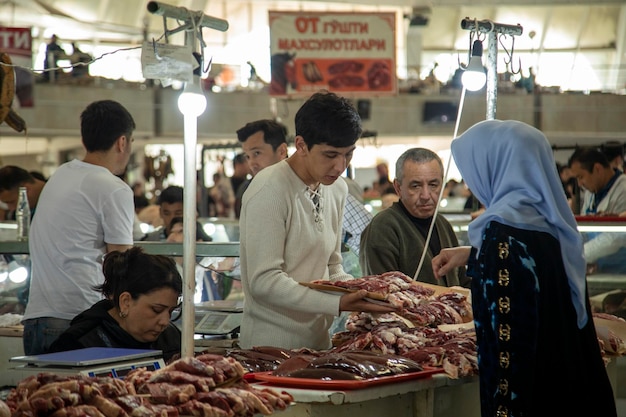 Photo a meat selling young boy