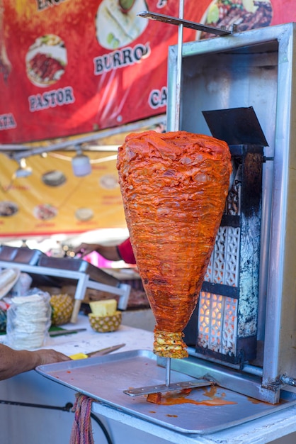 Photo meat trompo for tacos al pastor mexican street food marinated meat al pastor