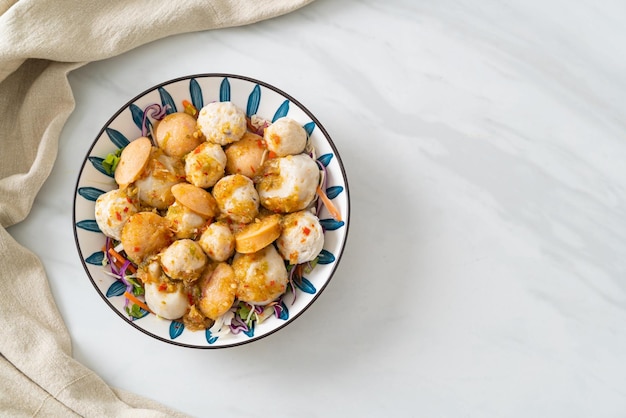 Meatball and fishball spicy salad