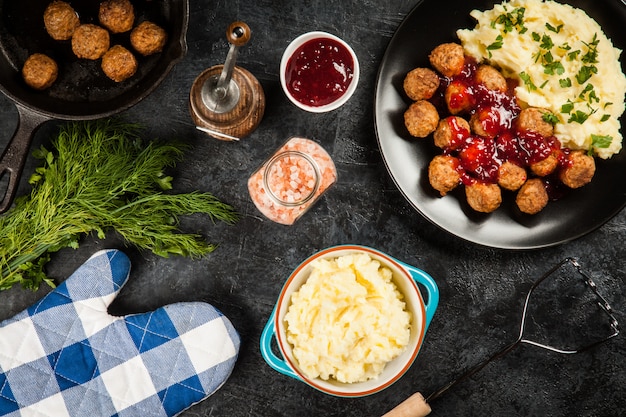 Photo meatballs and mashed potatoes