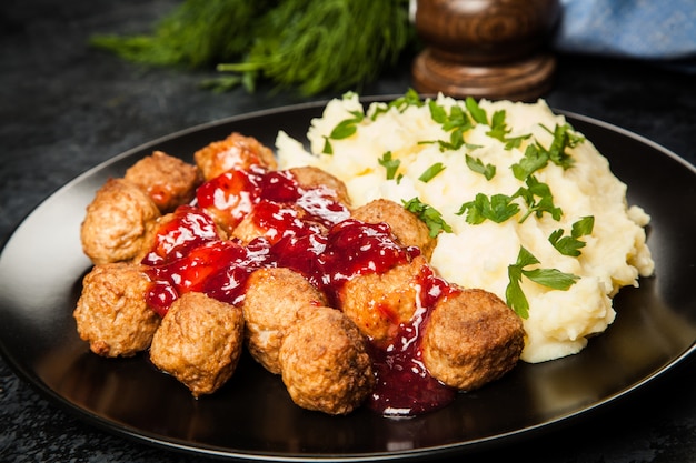 Meatballs and mashed potatoes