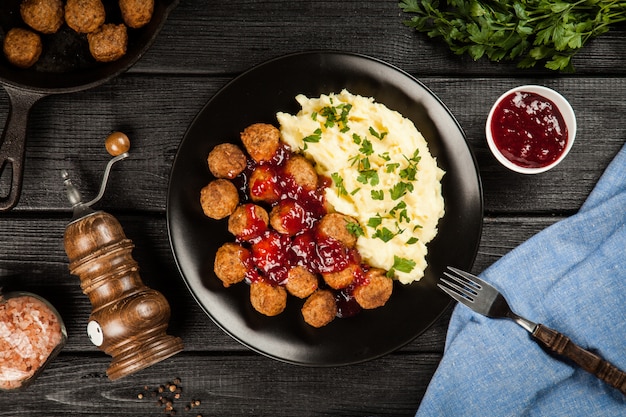 Meatballs and mashed potatoes