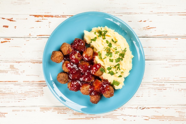 Meatballs and mashed potatoes