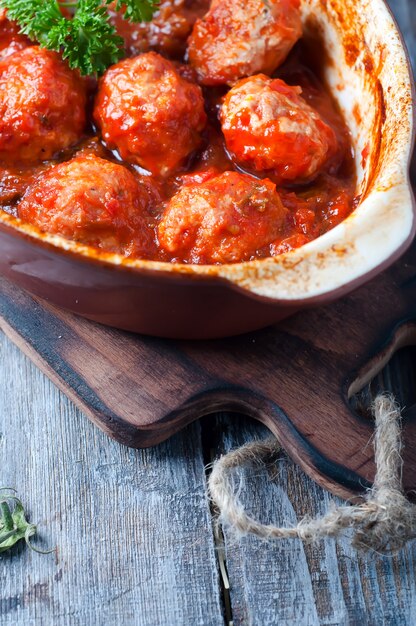 Polpette in salsa di pomodoro agrodolce.