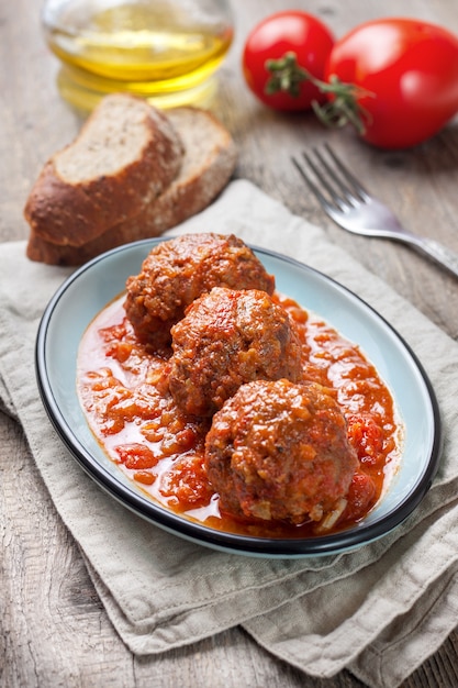 Meatballs in tomato sauce