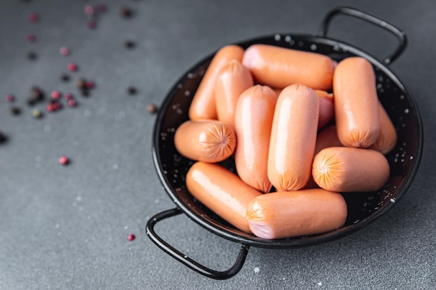 Photo meatless sausage vegetable protein seitan soy wheat vegetarian or vegan snack on the table healthy