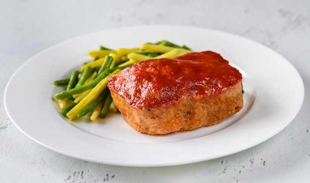 Meatloaf with green beans