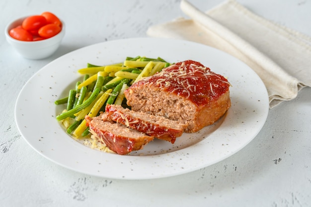 Meatloaf with green beans