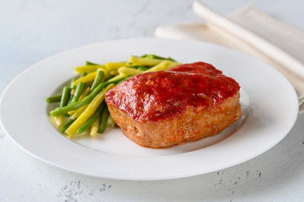 Meatloaf with green beans