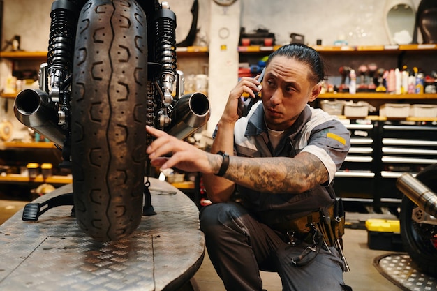 Mechanic calling coworker