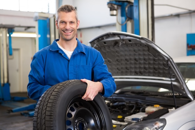 Mechanic holding a tire wheel