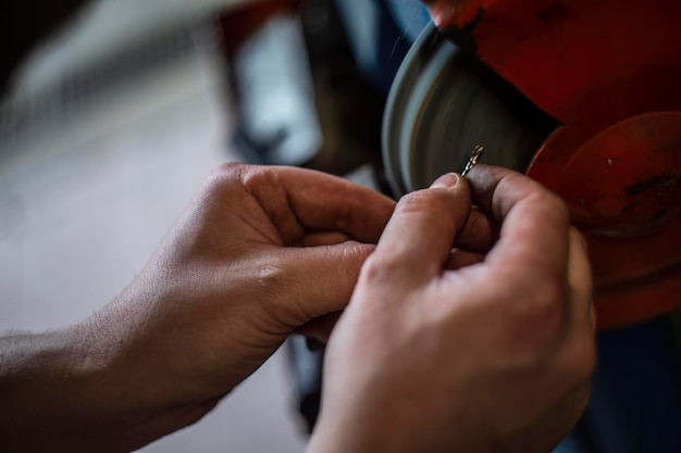 Photo mechanic sharpening drill bit