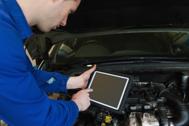 Mechanic using digital tablet