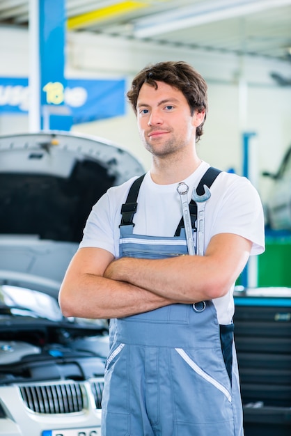 Mechanic working in car workshop