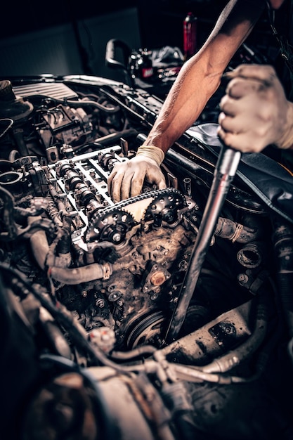 Photo mechanic working in a car