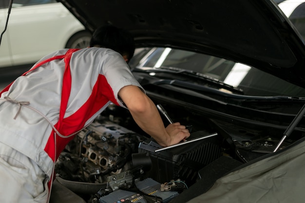 Mechanisch werkend auto-onderhoud