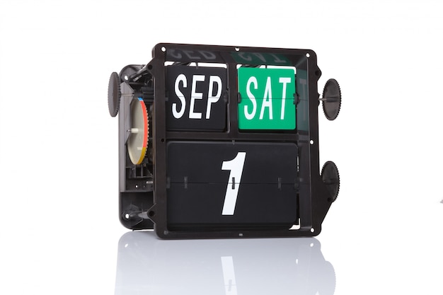 Mechanische kalender retro datum 1 september, op geïsoleerde eerste schooldag.