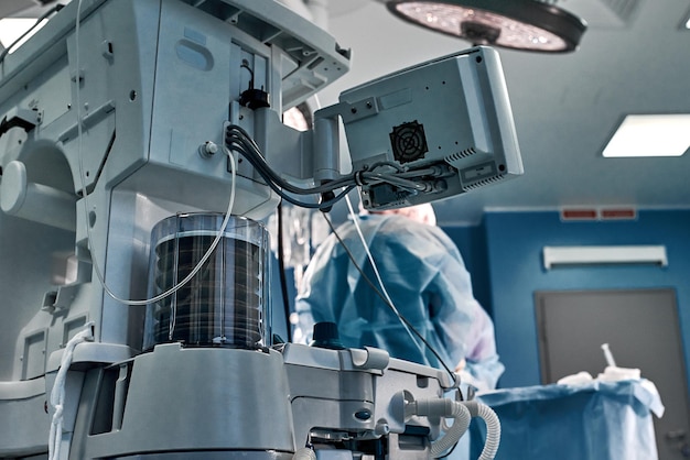 Foto mechanische ventilatieapparatuur voor de diagnose van longontsteking ventilatie van de longen met zuurstof covid