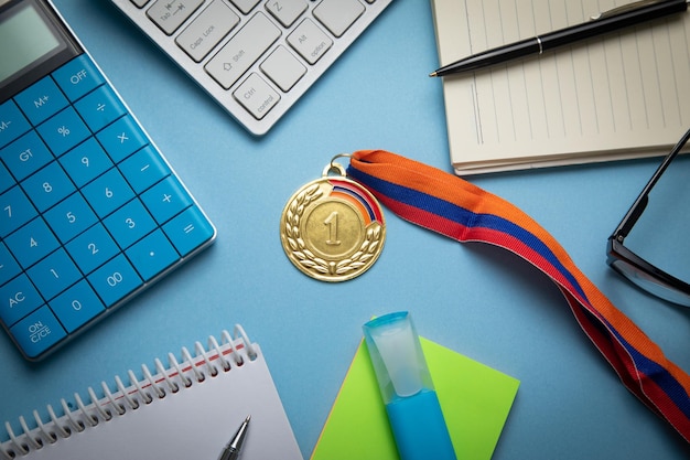 Medaille-onderscheidingen voor winnaar met zakelijke objecten