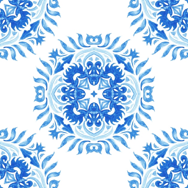 Medaglione damascato acquerello blu e bianco mano piastrelle disegnate seamless vernice ornamentale pattern. texture di lusso elegante per tessuto e piastrelle azulejo