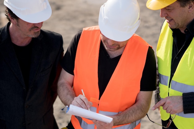 Medewerkers op de bouwplaats