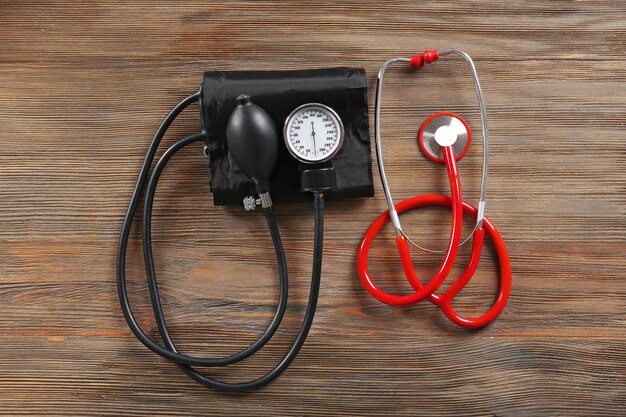 Photo medical concept medical manometer and a stethoscope on a wooden background