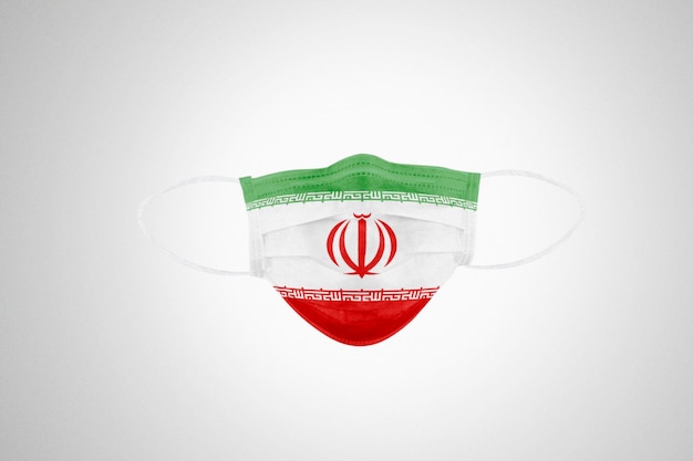 Foto maschera protettiva medica con bandiera dell'iran