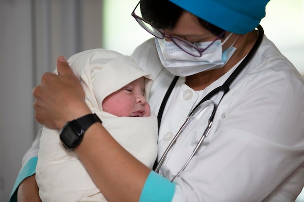 Photo medical staff caring for a newborn in the hospital