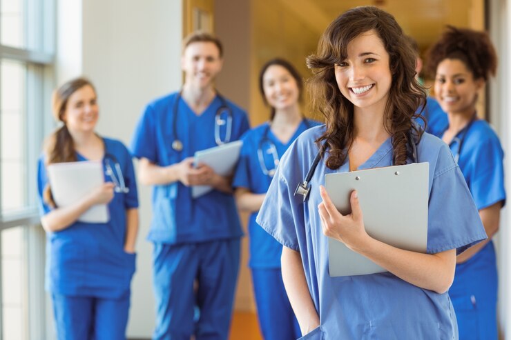 Photo medical students smiling at the camera