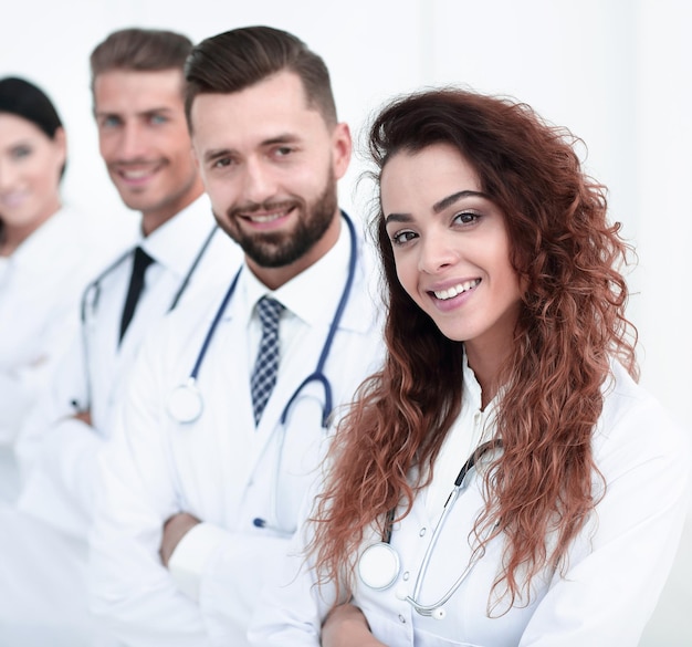 Equipe medica su sfondo bianco