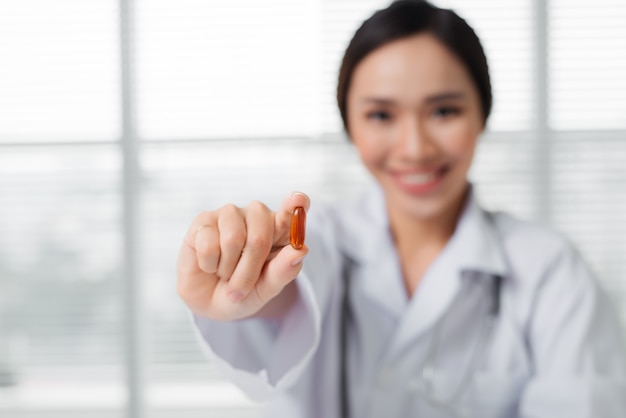 Photo medicine tablet. doctor giving showing medical pill