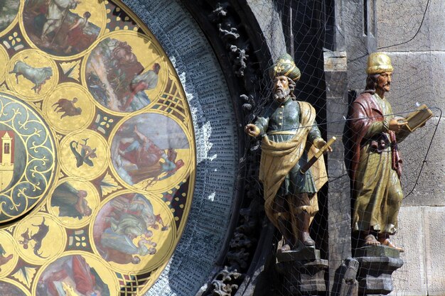 Foto torre dell'orologio astronomico medievale di praga