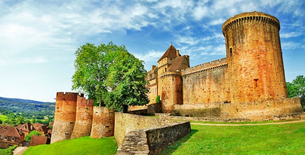 Castello medievale castelnau in bretenoux (dipartimento lot) francia