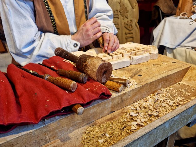 Photo medieval craftsman carpenter working in his shop