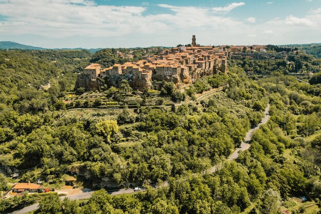 中世のピティグリアーノ (Pitigliano) はイタリアのトスカナ州グロッセト (Grosseto) にあった小さな町です