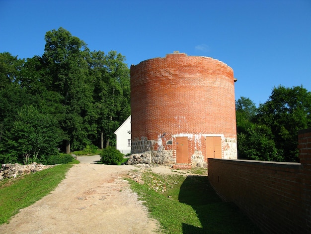 Средневековый замок Турайда в стране Латвии
