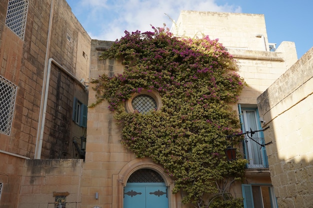 Средневековое каменное здание деревни Медина на Мальте