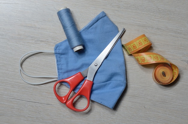 Medisch beschermend masker blauwe kleur, handgemaakt van textiel