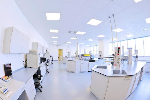 medisch en gezondheids helder lablaboratorium binnen met instrumenten reageerbuizen