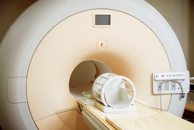Medische apparatuur. MRI-kamer in het ziekenhuis. Achtergrond