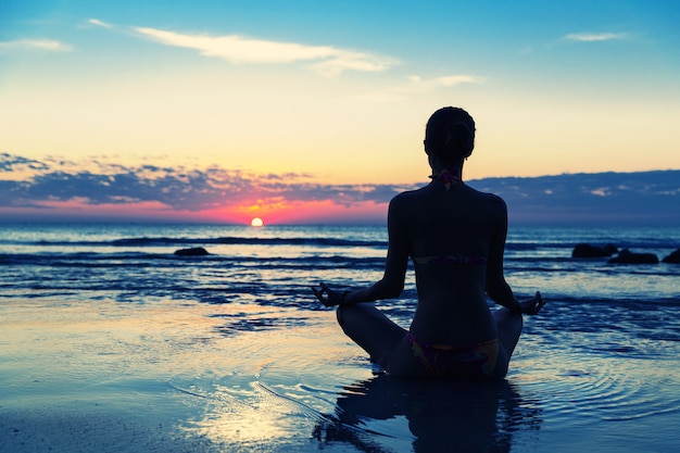 Meditatie op het strand